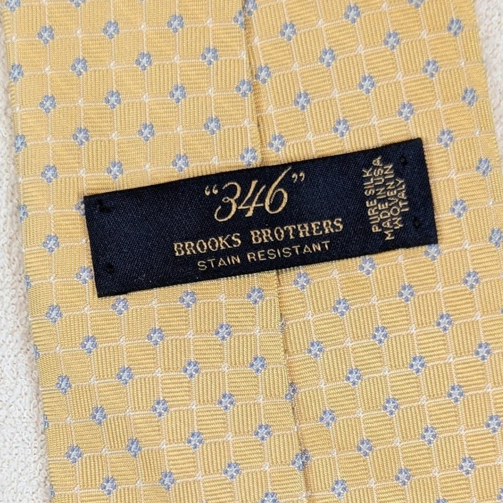 Brooks Brothers 346 Silk Tie Yellow Blue Micro Geometric Pattern Stain Resistant